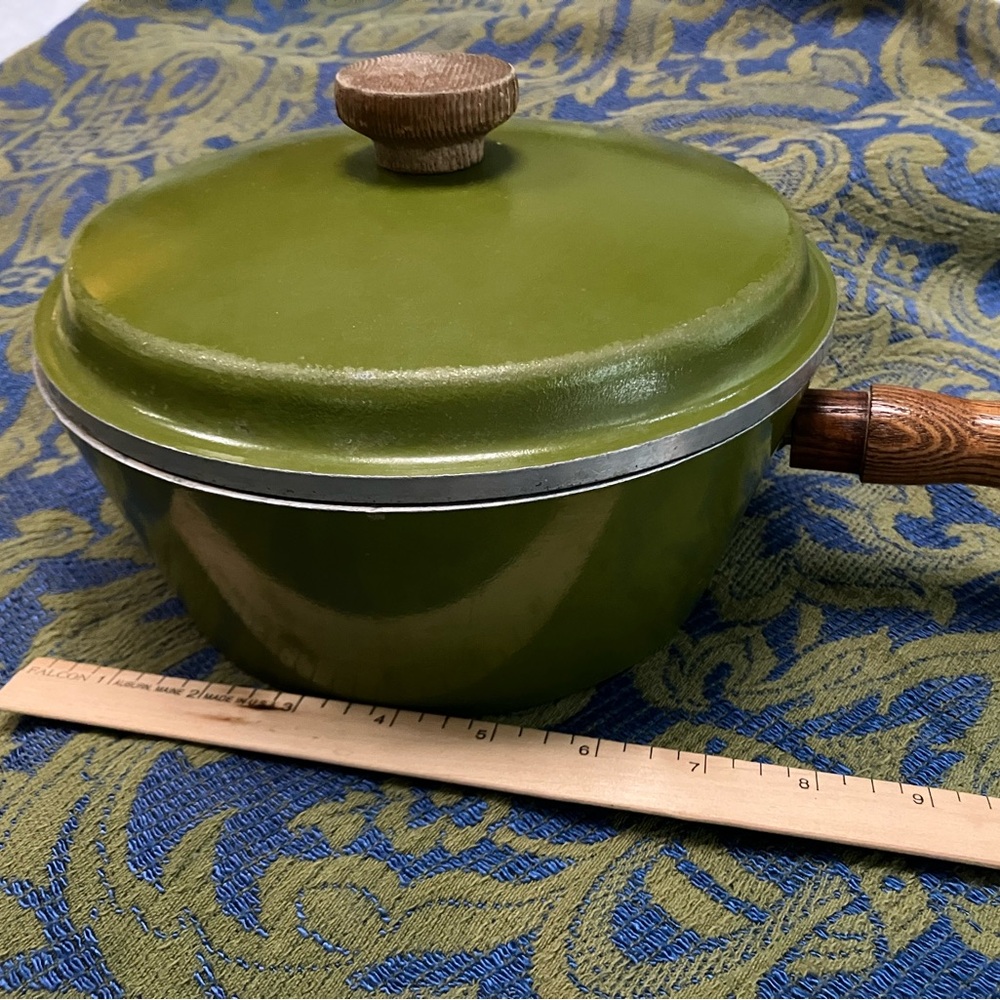 Vintage avocado Montgomery Ward Best Cast Aluminum Sauce Pan w/Lid, wood handle.